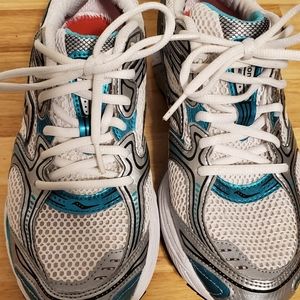 Womens Saucony Tennis Shoes Size 9.5